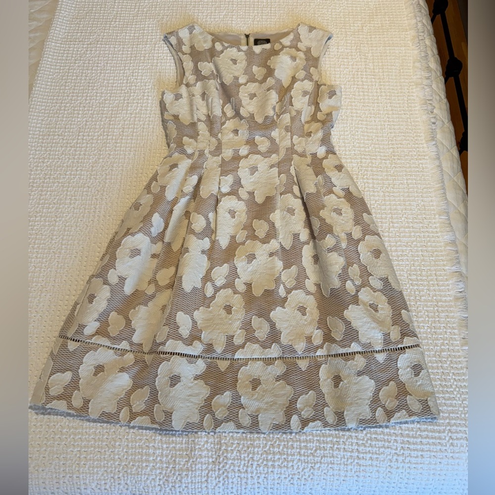 Ladies Vince Camuto Lace Dress Size 4